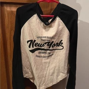 NEW Black and White New York Brooklyn Cropped long sleeves. Size Medium.